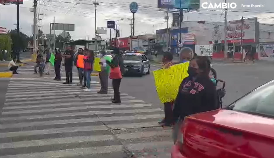 Comerciantes de churros y papas toman la 11 Sur y Las Torres; exigen que ebrio de la 45A pague los daños a sus puestos (VIDEO)