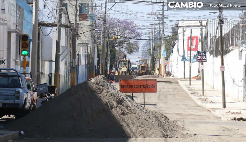 Sin importar pandemia, obreros trabajan para terminar de modernizar la calle de Claudia