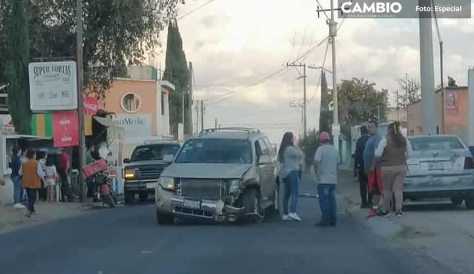Trabajador de DIF choca camioneta del ayuntamiento en Chiautzingo