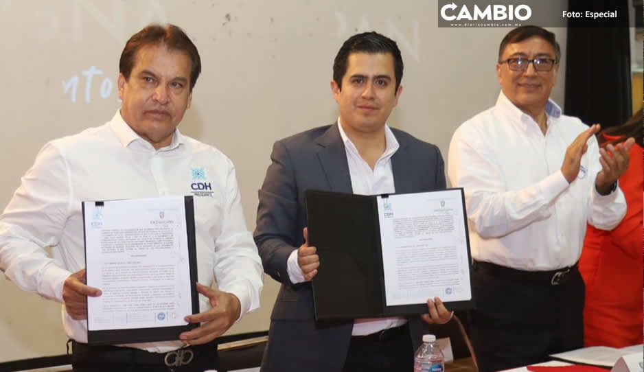 Firma Lorenzo Rivera convenio con la Comisión de Derechos Humanos