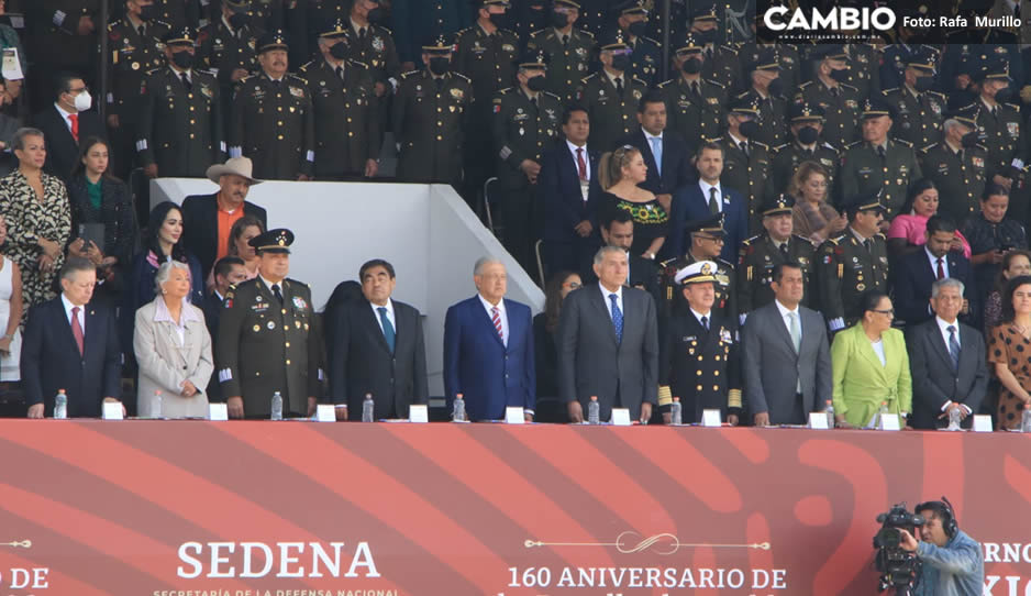 Desfile 5 de Mayo: estos son los políticos que acompañaron a AMLO (FOTOS)