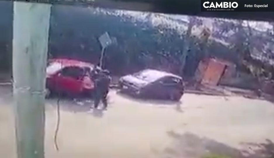 VIDEO: Malechores disparan a jovencita por robarle un automóvil