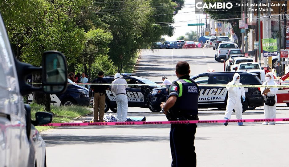 Grupo criminal amenaza y mata a golpes a un hombre; dejan lesionada a su mamá en Amozoc