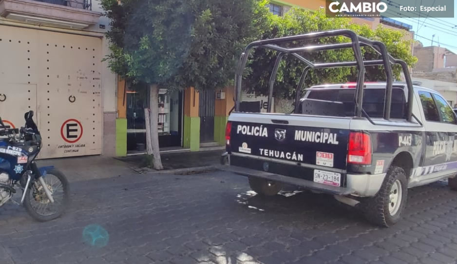 Trabajador se dispara en la cabeza en estacionamiento en Tehuacán