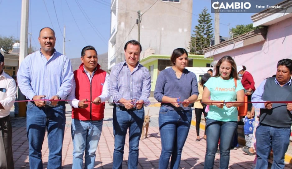 Nacho Mier Bañuelos inicia el año entregando obras públicas en Tecamachalco