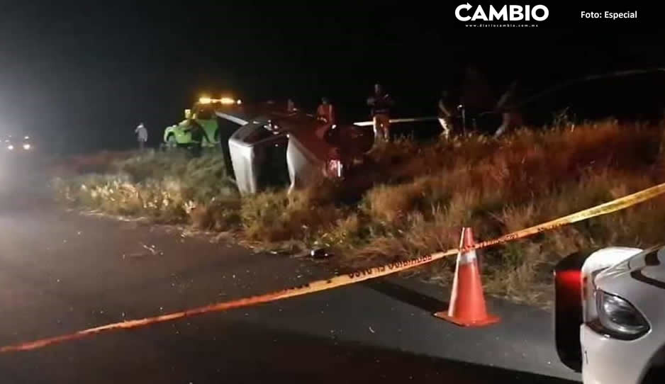 &iexcl;Se qued&oacute; dormido! Conductor ebrio muere al volcarse en la carretera Iz&uacute;car de Matamoros-Atlixco
