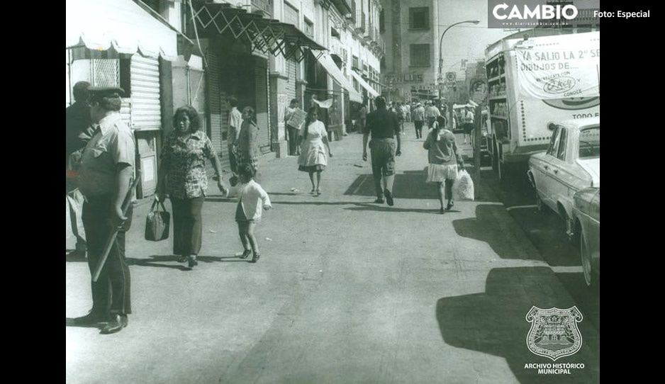 FOTO: Así lucía la calle 5 de Mayo sin ambulantes hace 46 años