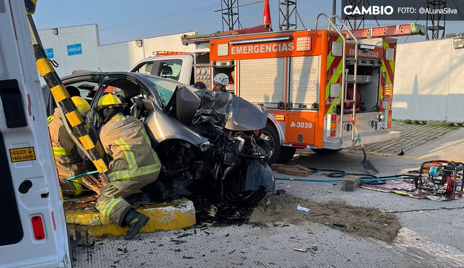 ¡Brutal accidente! Dos autos terminan destrozados tras chocar en Zavaleta 