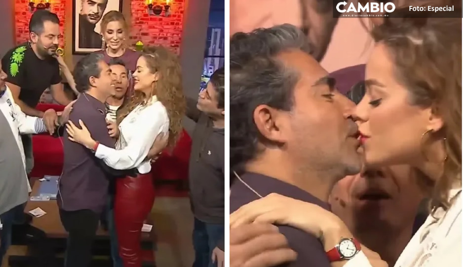 ¡Derrochan amor!  Raúl Araiza se da tremendo beso con Candela Márquez durante programa en vivo (VIDEO)