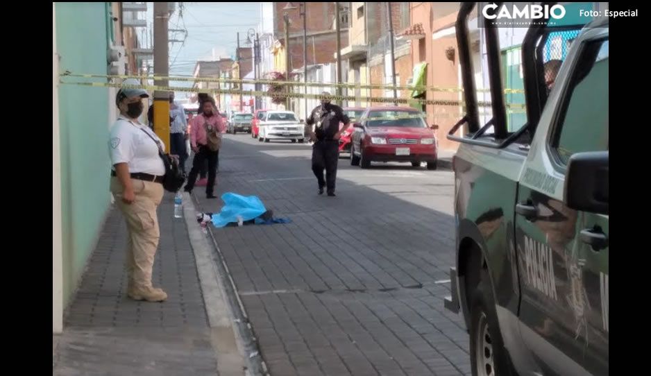 Iba caminando y se desvaneció; hombre muere en las calles de San Pedro Cholula