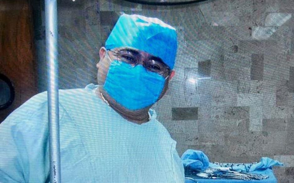 Otro guerrero de bata blanca que se lleva el virus: fallece el doctor Beto del Hospital Universitario