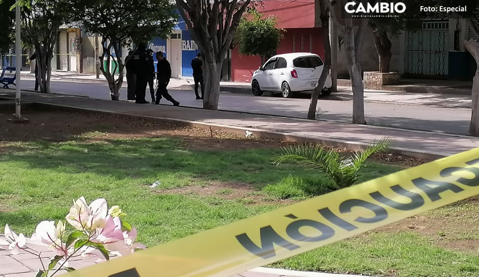 Con el tiro de gracia, ejecutan a hombre al interior de su coche en Tehuacán