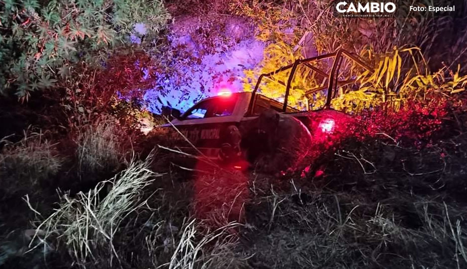 Tras llamada de emergencia, patrulla de Tehuacán pierde el control y cae a Dren de Valsequillo