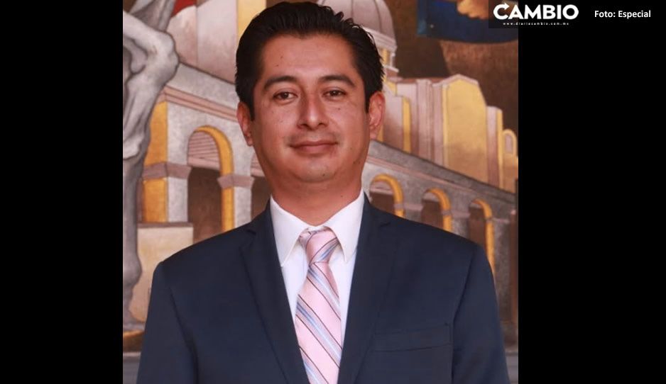 Jorge Flores toma protesta como regidor suplente de Tehuacán