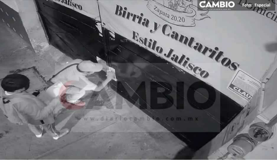 ¡Por tres días! Abuelita se queda encerrada en restaurante clausurado en Izúcar