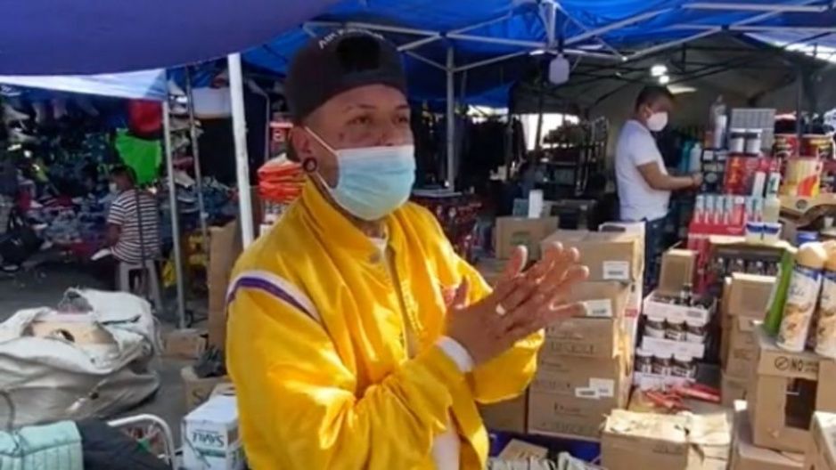 Es robadito pero no clonadito: ambulante se vuelve viral por vender productos de limpieza robados (VIDEO)