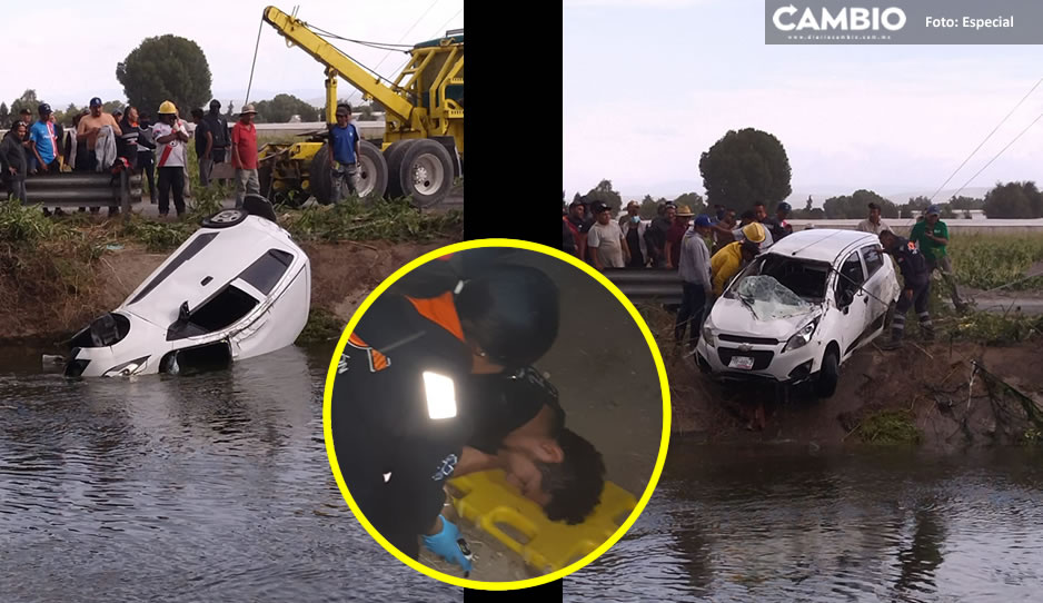 VIDEO: Rescatan vehículo y conductor que cayó al canal de Valsequillo; su copiloto está desaparecido
