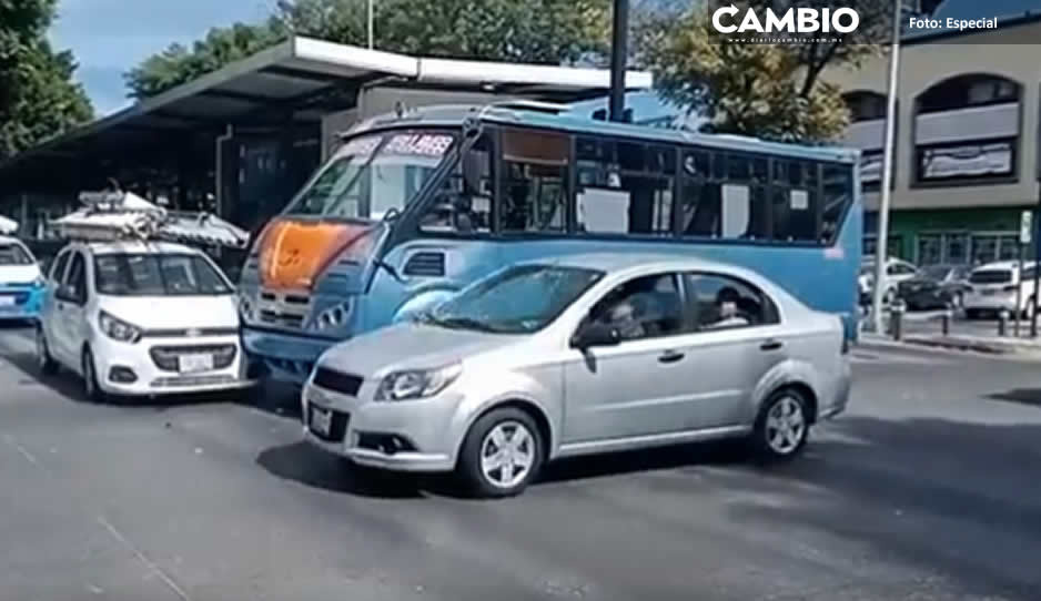 ¡Otra de cafres! Ruta 3 choca contra automóvil en el bulevar 5 de Mayo (VIDEO)