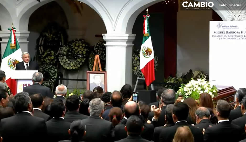 AMLO e integrantes de su gabinete asisten al homenaje de Barbosa en Casa Aguayo