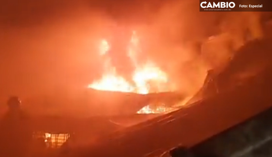 ¡Madrugada explosiva! Estalla bodega de residuos en Chachapa (VIDEO)