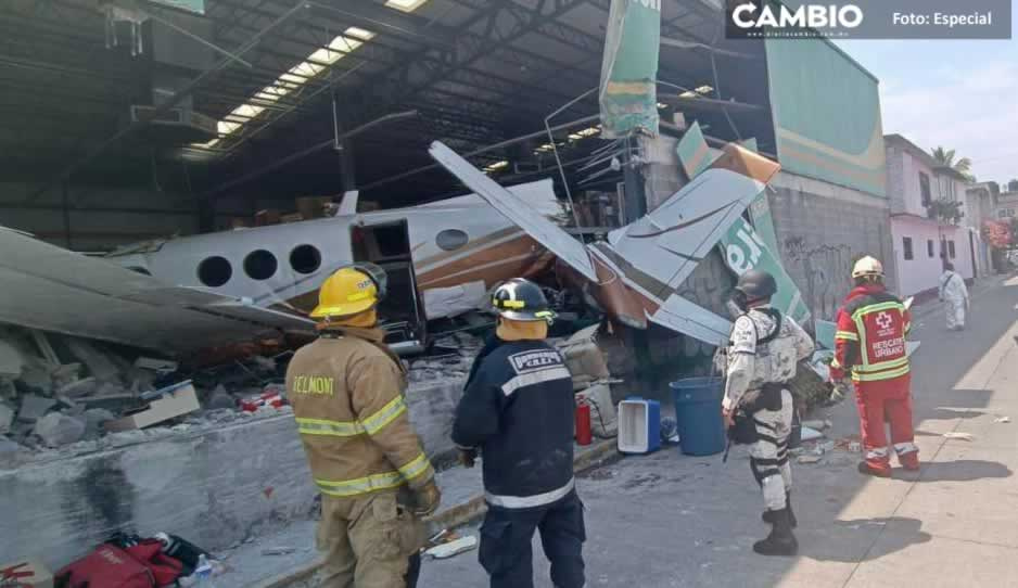 Las impactantes FOTOS de la caída de una avioneta estampada en Bodega Aurrera de Temixco