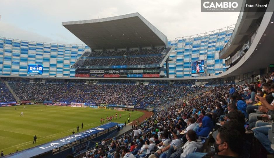 Acusan que el Estadio Cuauhtémoc rebasó el aforo del 50 por ciento (VIDEO)