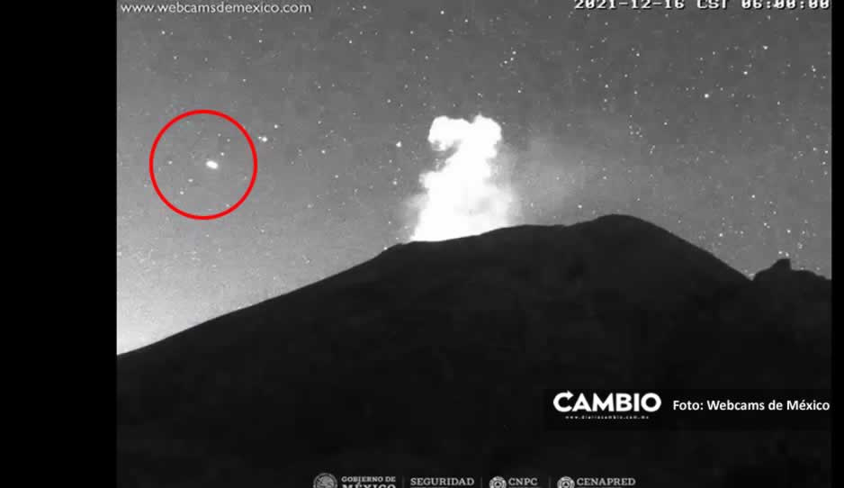VIDEO: Captan a OVNI saliendo del Popo; no es una estrella fugaz