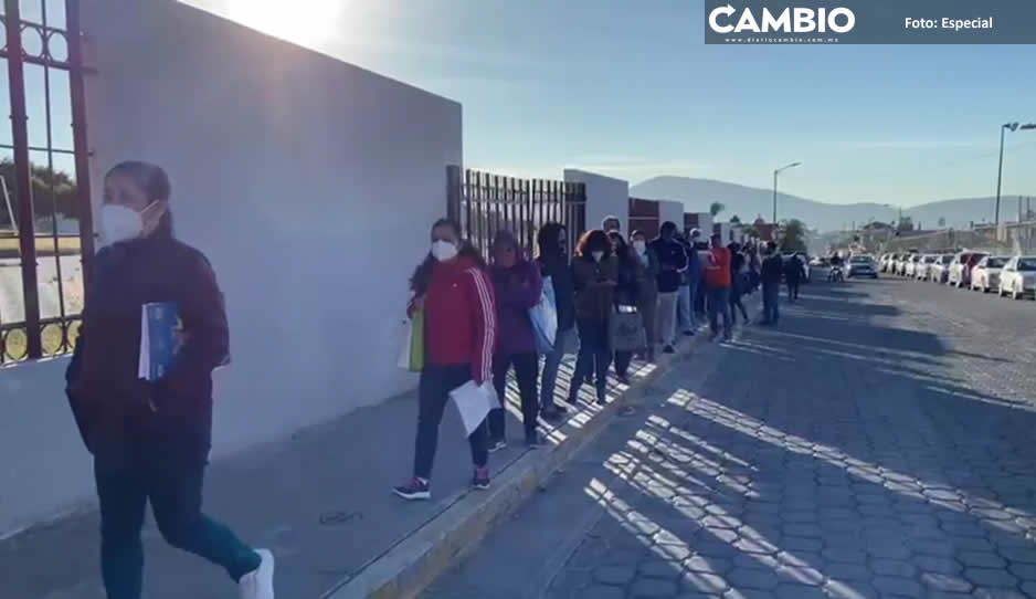 Reportan baja afluencia en el primer día de la vacunación para maestros en Atlixco (VIDEO)