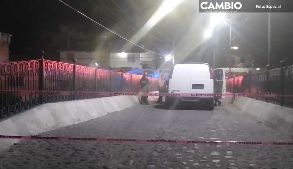 Con las orejas cercenadas y varios impactos de bala abandonan el cadáver de un hombre en Izúcar