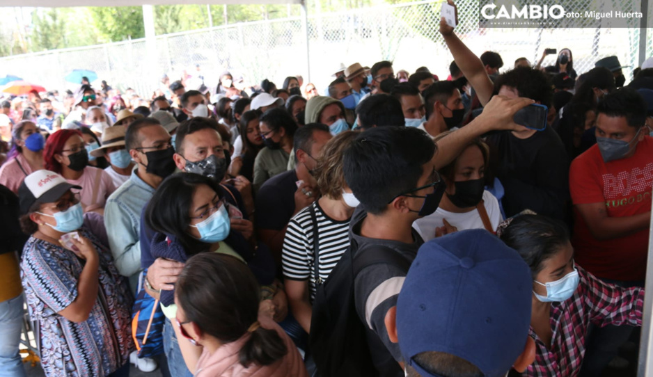 Entre reclamos y empujones ingresan cientos de fans de Marc Anthony a la Feria de Puebla (VIDEO)