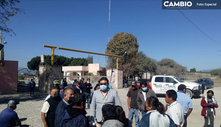 Pobladores de Tehuacán amenazan con cortar luz de los pozos; exigen solución al basurero clandestino