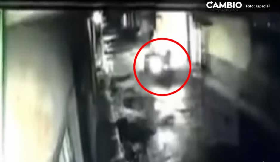 VIDEO: Captan momento exacto de levantón a joven en Amozoc