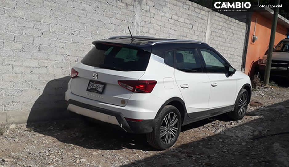 Encuentran camioneta SEAT blanca que fue robada en Lomas de la Soledad de Tehuacán