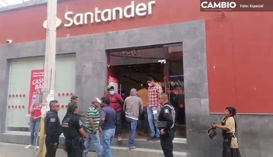 ¡Violento atraco! Delincuentes armados asaltan a cuentahabiente de Santander en Tecamachalco