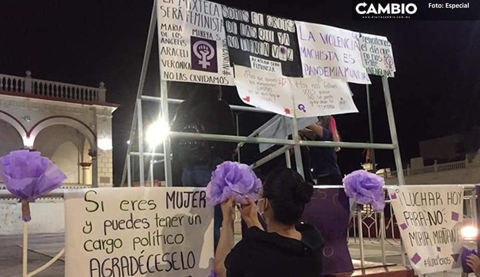 ¡Alto a los feminicidios! Mujeres protestan en Acatlán para exigir seguridad   