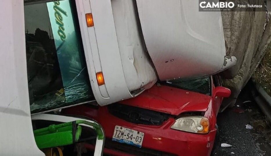 Tráiler aplasta automóvil en la México-Puebla, a la altura de La María (VIDEO)