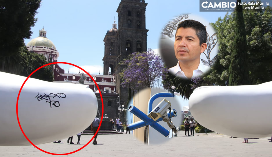 Vandalizan escultura de Rivelino en el zócalo pero no hay cámaras para saber quien lo hizo