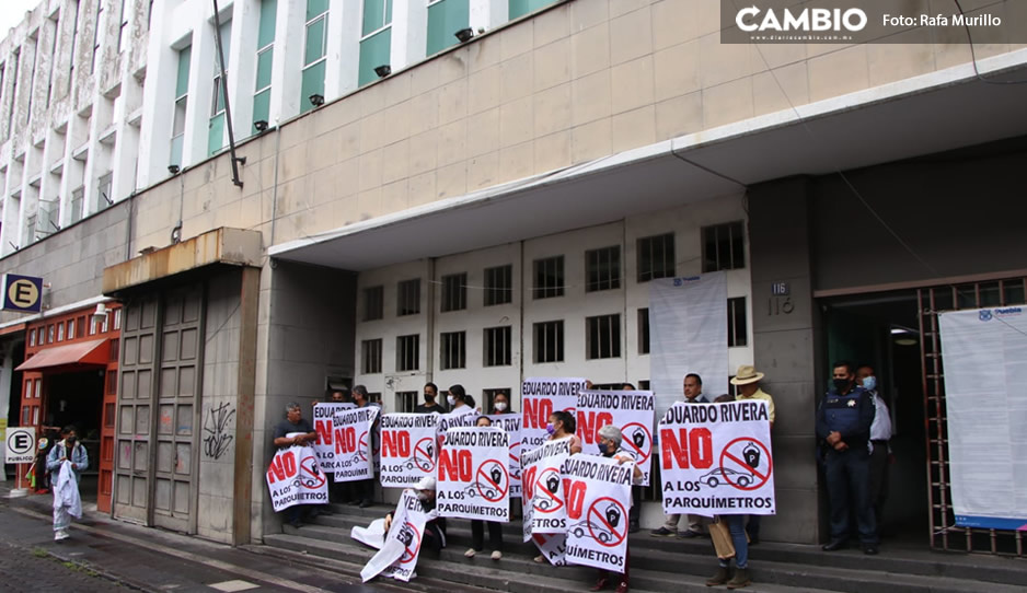 &#039;No a los parquímetros&#039; Comerciantes del Carmen se manifiestan afuera de la Segom (VIDEO)