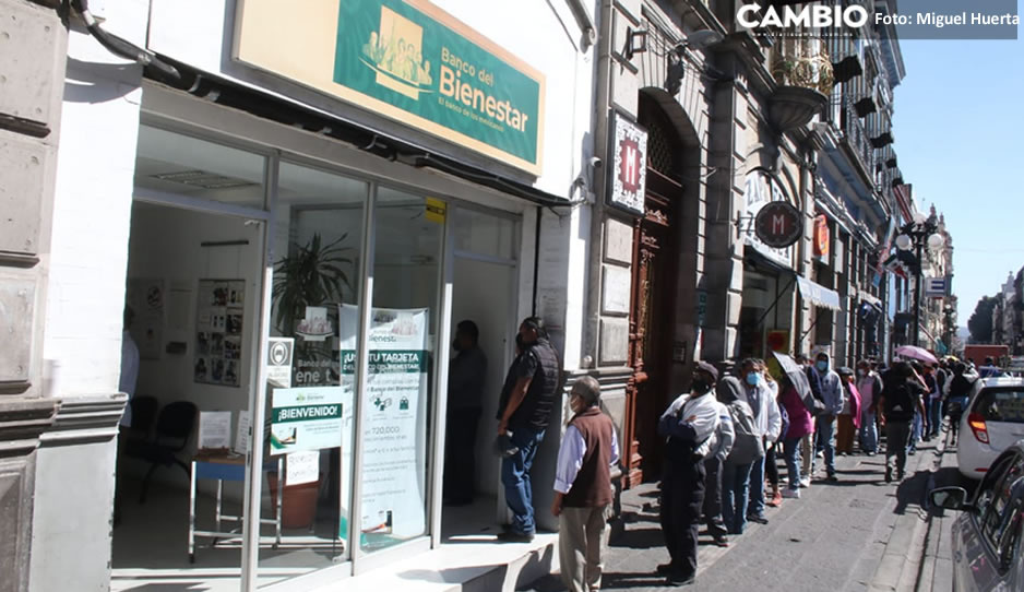 Sin miedo al Ómicron, abuelitos hacen largas filas en Banco del Bienestar del Centro (VIDEO Y FOTOS  )