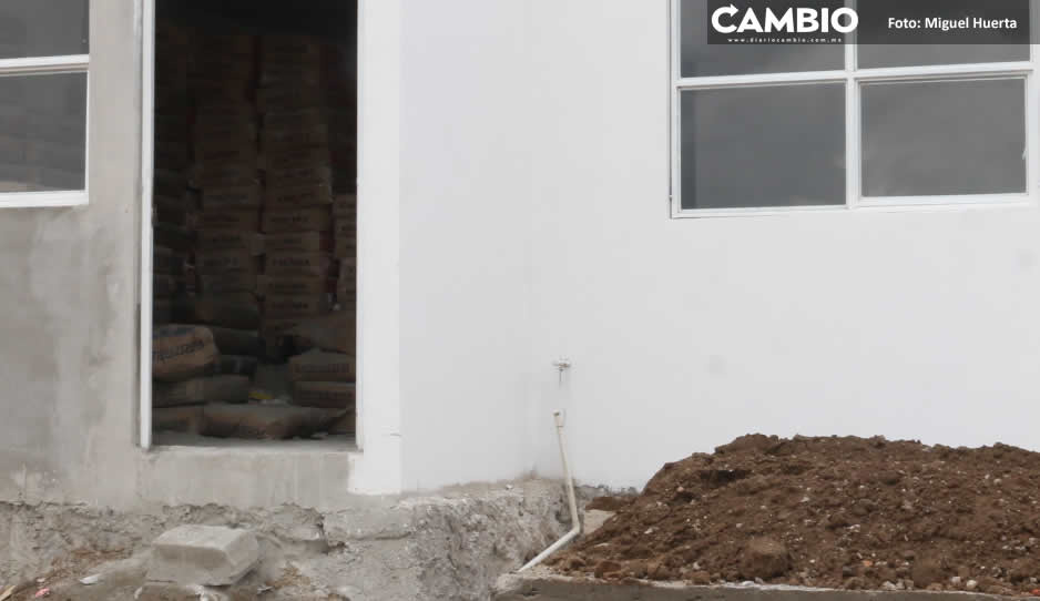 Vecinos de Xochimehuacan se niegan a ocupar las casas que reconstruyó el gobierno estatal (FOTOS Y VIDEO)