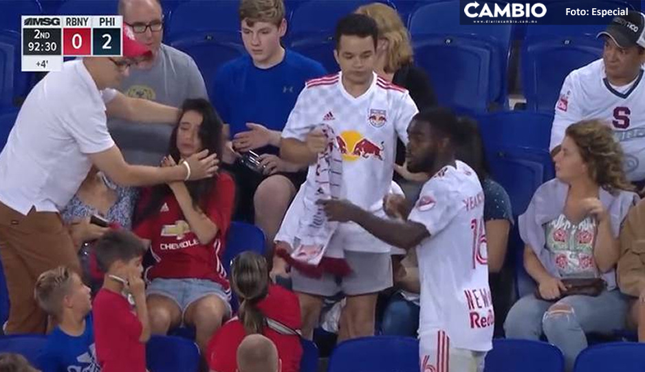 VIDEO: Expulsan a jugador del Red Bull por reventarle un balonazo a una aficionada