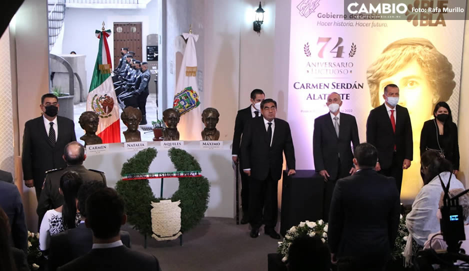 Barbosa preside la ceremonia luctuosa del 180 Aniversario de Leona Vicario y el 74 Aniversario de Carmen Serdán Alatriste