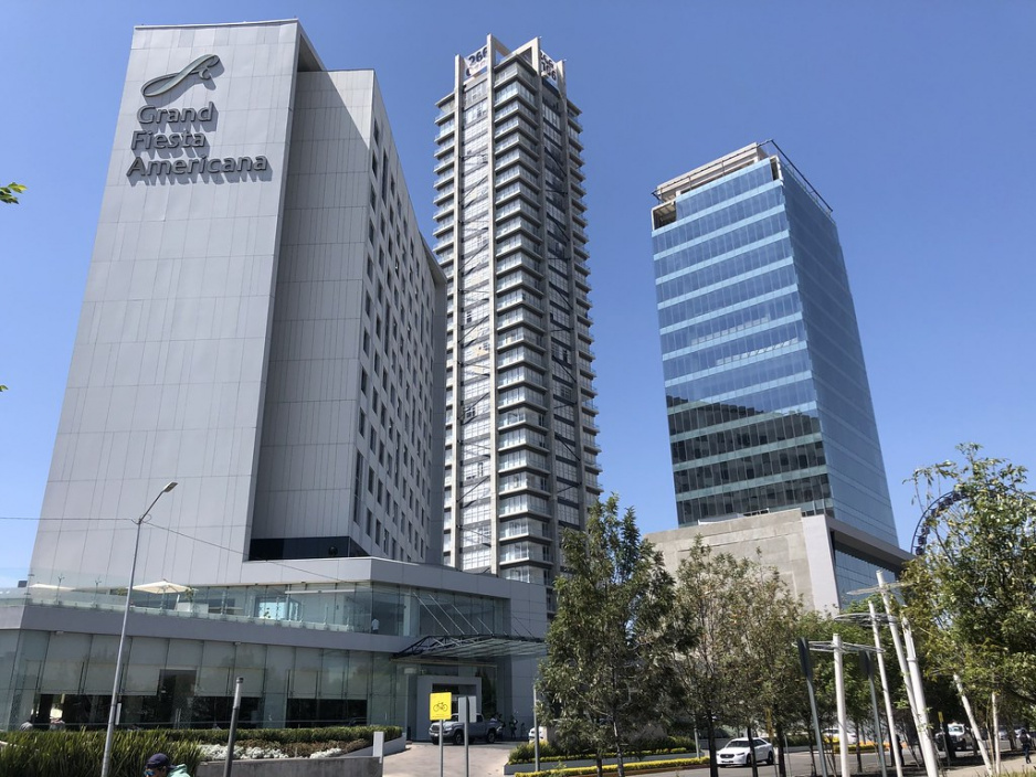Suicida se lanza desde el piso 19 de la Torre UMA en Angelópolis