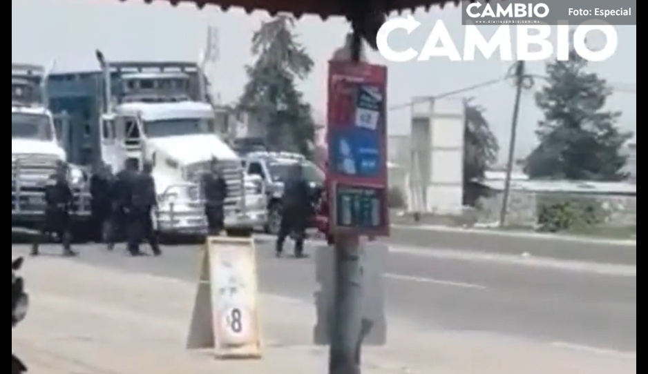 Se desata balacera entre Policía Estatal y asaltantes de tráilers en los Reyes de Juárez (VIDEO)