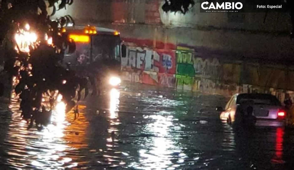 Joven queda varada en las lluvias dentro de su auto y muere asfixiada en Morelos