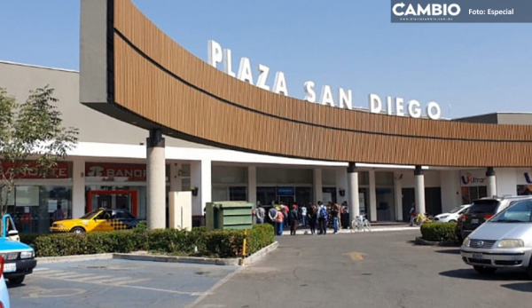Policías de San Pedro Cholula frustran robo de un auto en el estacionamiento de Plaza San Diego (VIDEO)