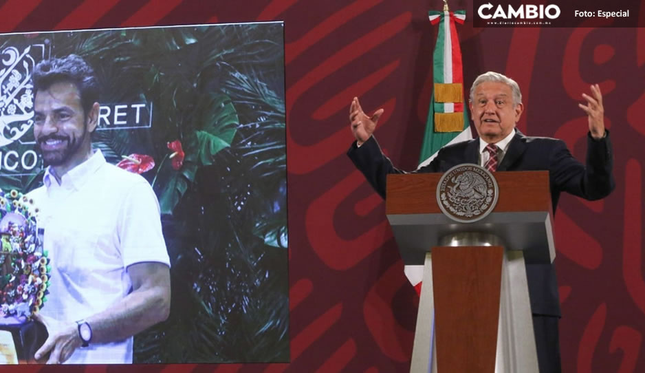 ¡Basta de hipocresía! AMLO exhibe FOTO de Eugenio Derbez inaugurando un hotel en Xcaret