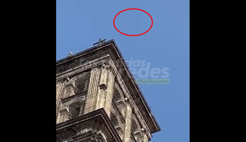 Hasta los ovnis despiden a Claudia arriba de la Catedral (VIDEO)