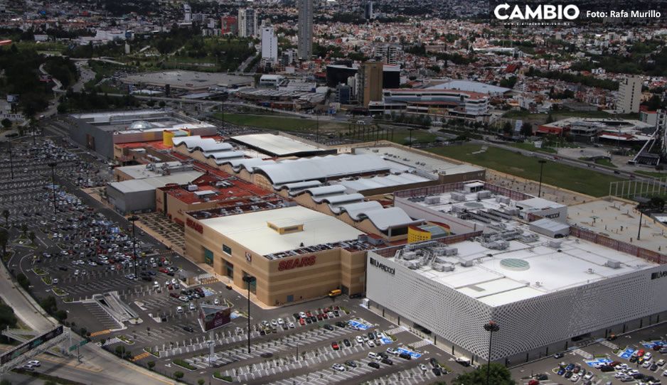 ¡No se quedan en casa! En una hora más de 3 mil poblanos acuden al Centro Comercial Angelópolis