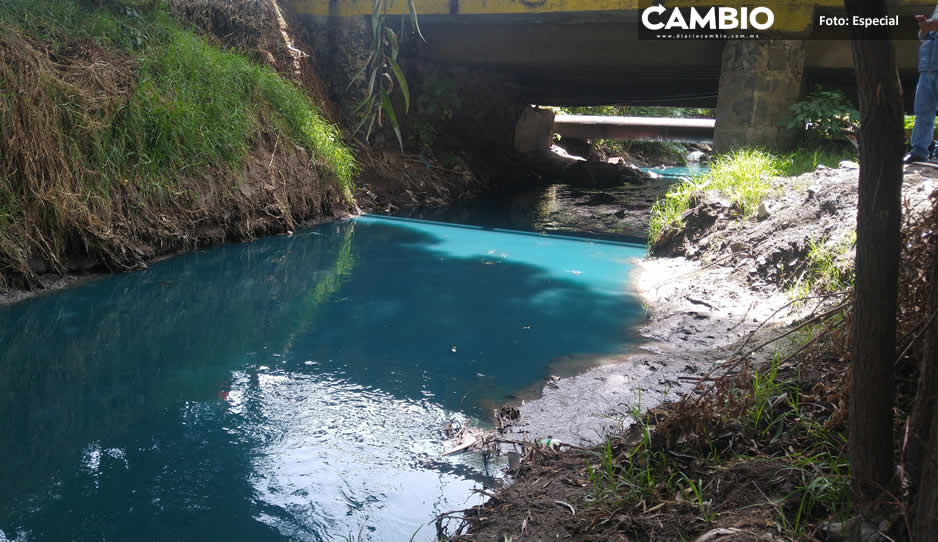 Empresas textiles de El Verde continúan realizando descargas tóxicas al Atoyac